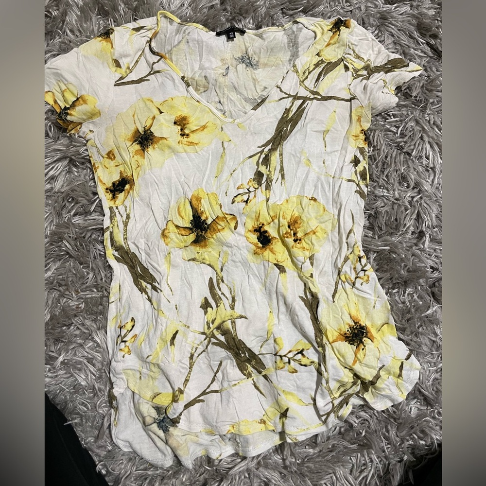 79 Dynamite Yellow and White Floral Short Sleeve Top